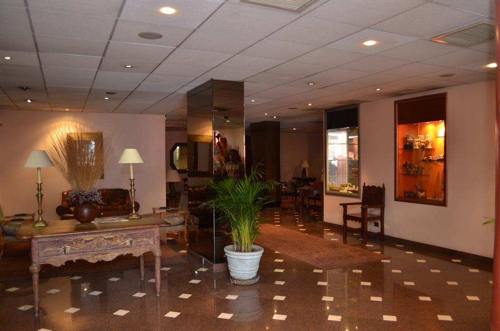 Hotel Maria Angola Lima Bagian luar foto