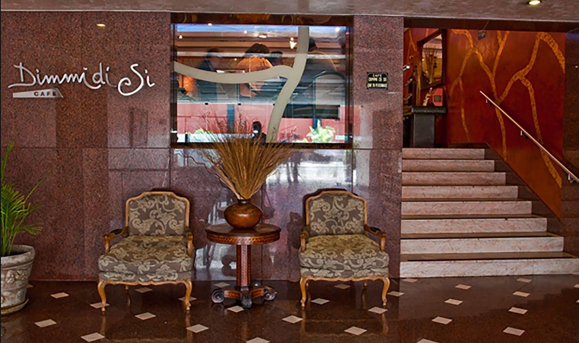 Hotel Maria Angola Lima Bagian luar foto